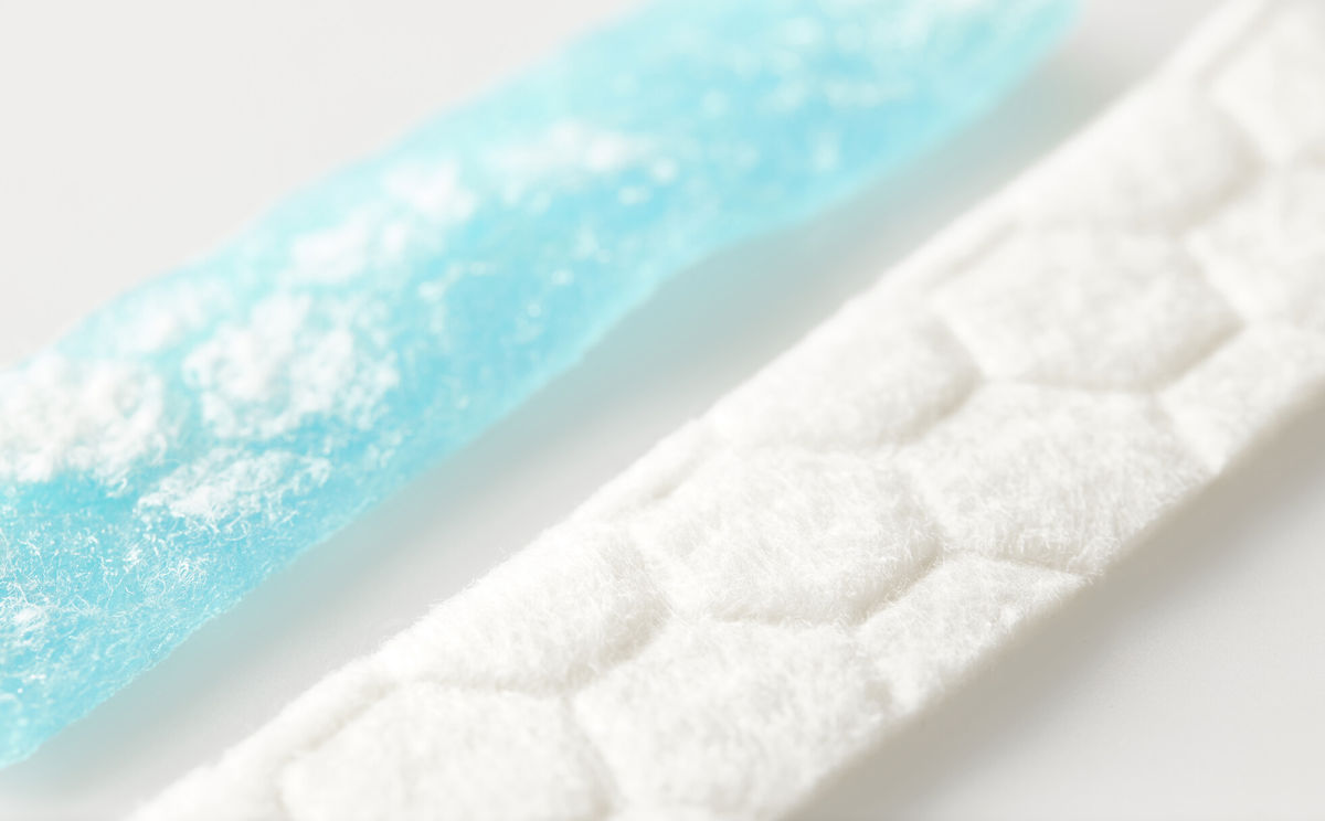 What are the benefiths of gelling fibre dressings?